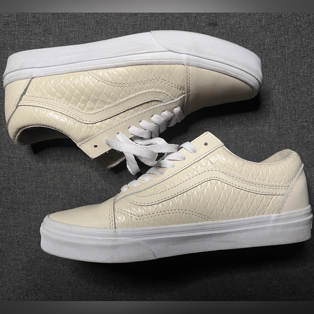 Beige Sneakskin Vans SIZE 8.5